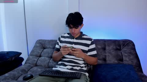 Snapshot of simonlambert__ chatting on 02/07/25, 02:37 Simon online show from 02/07/25, 02:37