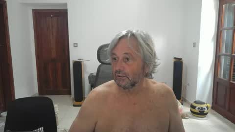 Snapshot of simonthenudist chatting on 06/15/26, 09:33 Simon online show from 06/15/26, 09:33