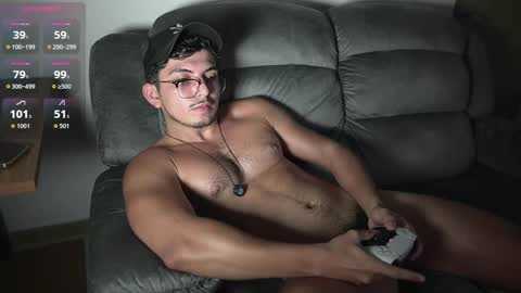 Snapshot of simoon_01 chatting on 12/05/25, 08:23 SIMOON online show from 12/05/25, 08:23