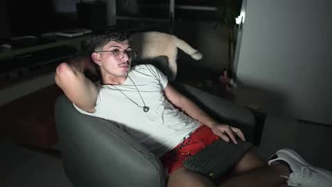 Snapshot of simoon_01 chatting on 12/16/25, 05:34 SIMOON online show from 12/16/25, 05:34