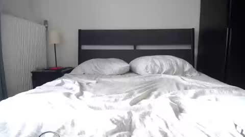 Snapshot of simur_sahso chatting on 12/28/24, 11:52 Sofi wed. - sat. 11am - 11 pm and Santi with Sofi sun.. - tue. 11 am - 5 pm  europe online show from 12/28/24, 11:52