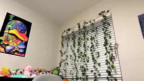 Snapshot of sincerelyyneon chatting on 01/10/25, 01:21 Sincerelyneon online show from 01/10/25, 01:21