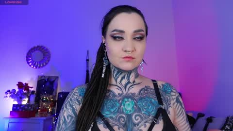 Ms. Sindel online show from 12/25/24, 04:32