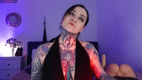 Ms. Sindel online show from 01/20/25, 01:32