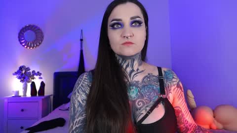 Ms. Sindel online show from 02/04/25, 03:47