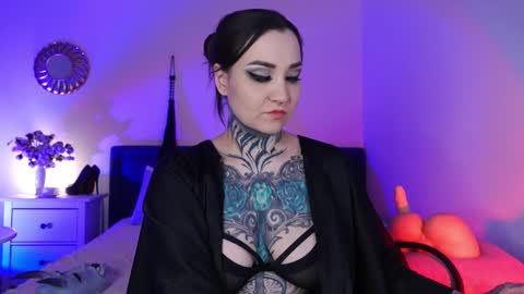 Ms. Sindel online show from 02/07/25, 01:43