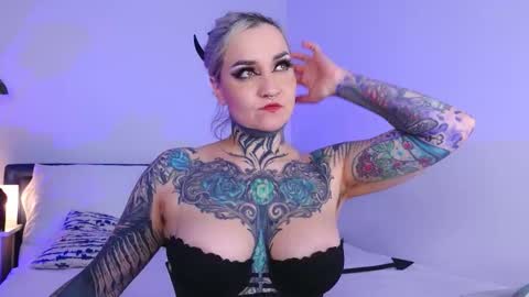 Ms. Sindel online show from 10/10/25, 01:43