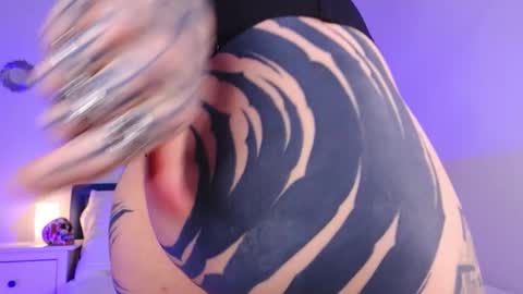 Ms. Sindel online show from 10/12/25, 01:43