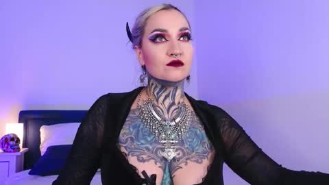 Ms. Sindel online show from 10/15/25, 01:33