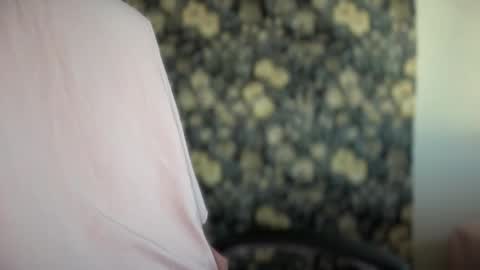 Sindra online show from 12/17/25, 10:16