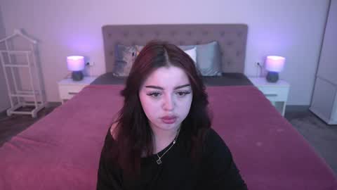 Kira online show from 06/04/26, 12:44