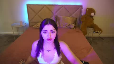 Kira online show from 06/05/26, 01:17