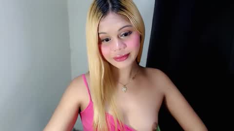 Snapshot of sinfulrose_ chatting on 03/25/26, 10:05 sinfulrose_ online show from 03/25/26, 10:05