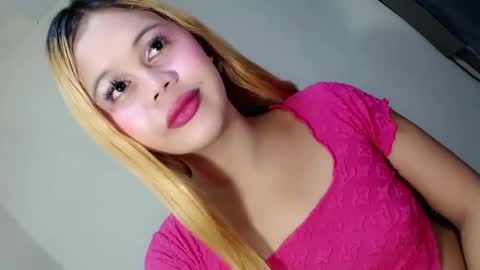 Snapshot of sinfulrose_ chatting on 04/23/26, 10:34 sinfulrose_ online show from 04/23/26, 10:34