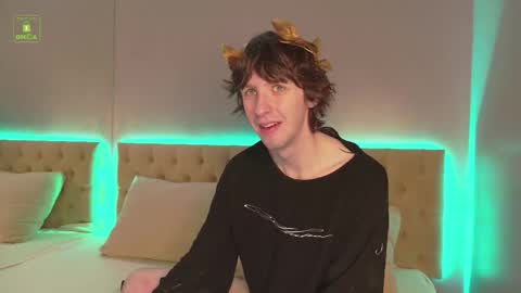 Snapshot of sinkisser chatting on 11/02/25, 10:28 WARREN online show from 11/02/25, 10:28