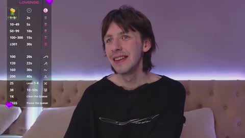 Snapshot of sinkisser chatting on 11/18/25, 04:28 WARREN online show from 11/18/25, 04:28