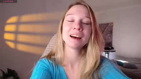 Snapshot of sinner_eve chatting on 06/03/26, 03:31 Aurora online show from 06/03/26, 03:31