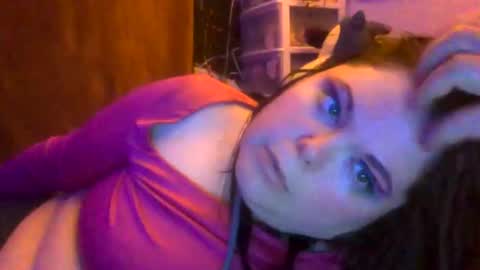 Snapshot of siofra chatting on 11/15/25, 04:43 Siofra online show from 11/15/25, 04:43