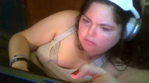 Snapshot of siofra chatting on 11/25/25, 12:05 Siofra online show from 11/25/25, 12:05