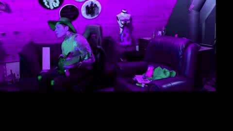 Dustbunnyfoofoo online show from 11/02/25, 12:24