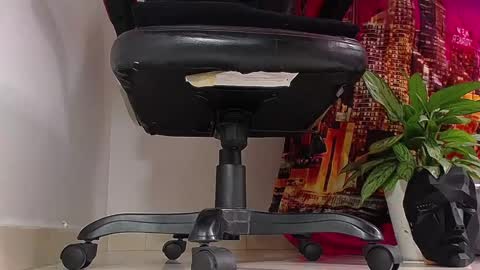 only foot                         worshipers here online show from 12/07/24, 06:48