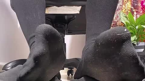 only foot                         worshipers here online show from 12/15/24, 12:07
