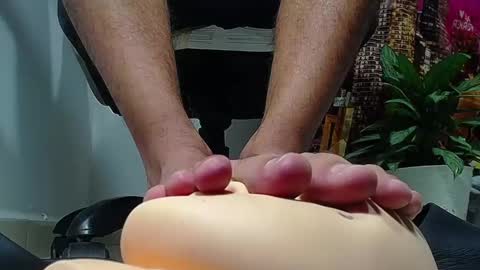 only foot                         worshipers here online show from 12/16/24, 10:56