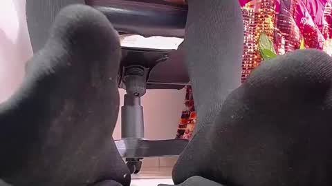 only foot                         worshipers here online show from 12/22/24, 06:26