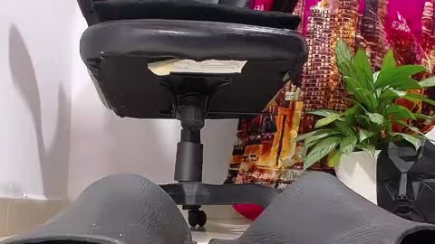 only foot                         worshipers here online show from 12/25/24, 10:48