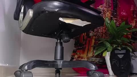 only foot                         worshipers here online show from 12/27/24, 06:20