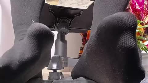 only foot                         worshipers here online show from 01/06/25, 03:20