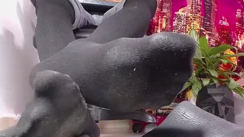 only foot                         worshipers here online show from 01/06/25, 07:13
