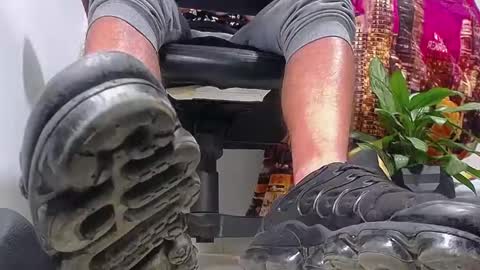 only foot                         worshipers here online show from 01/07/25, 01:17