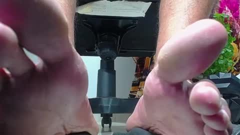 only foot                         worshipers here online show from 01/17/25, 01:36