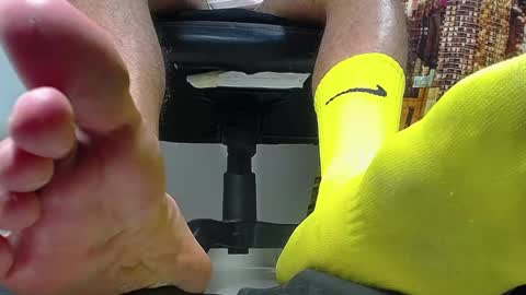 only foot                         worshipers here online show from 01/17/25, 11:29