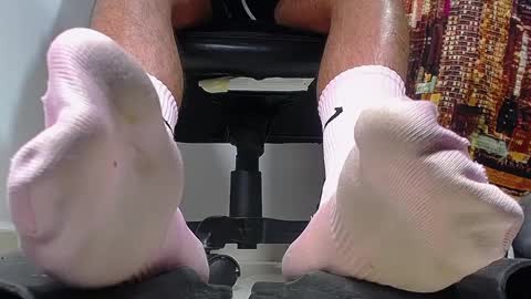 only foot                         worshipers here online show from 01/23/25, 01:51