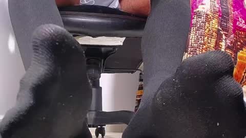 only foot                         worshipers here online show from 02/06/25, 02:11