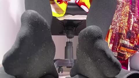 only foot                         worshipers here online show from 02/09/25, 08:45