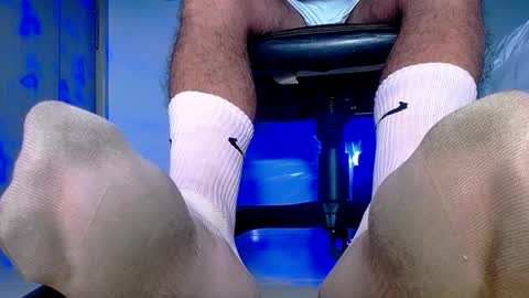 Snapshot of sir_kev66 chatting on 09/21/25, 12:01 only foot worshipers here online show from 09/21/25, 12:01