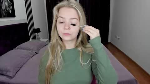 SirenaBloom online show from 10/13/25, 05:51