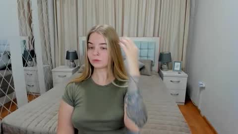 SirenaBloom online show from 11/13/25, 06:34