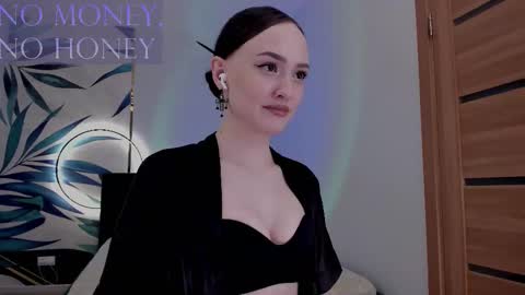Snapshot of sirenaswhisper chatting on 02/02/26, 08:29 Goddess Sirena online show from 02/02/26, 08:29