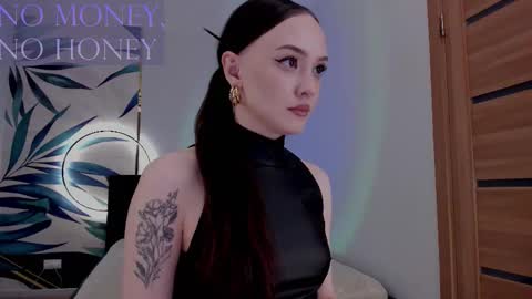 Snapshot of sirenaswhisper chatting on 02/10/26, 06:17 Goddess Sirena online show from 02/10/26, 06:17
