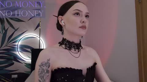 Snapshot of sirenaswhisper chatting on 03/01/26, 01:57 Goddess Sirena online show from 03/01/26, 01:57