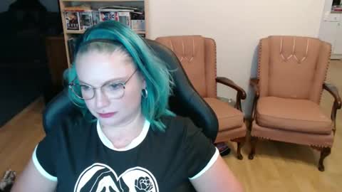 Snapshot of sireneserpens chatting on 01/22/25, 11:45 Sirene Serpens online show from 01/22/25, 11:45