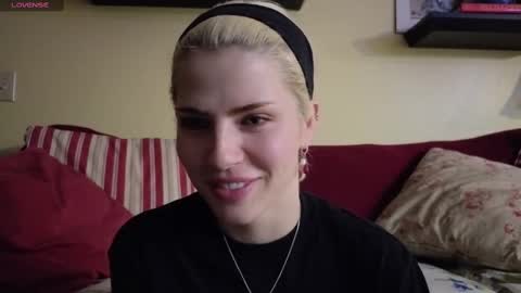 Snapshot of sirenitysirenx chatting on 09/23/25, 04:04 Sirenity online show from 09/23/25, 04:04