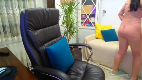 Snapshot of siriamasha chatting on 01/22/25, 06:10 Amasha11 online show from 01/22/25, 06:10