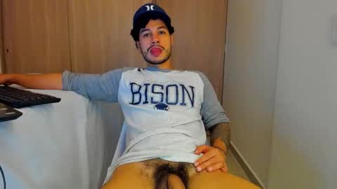 Snapshot of sirs_papi chatting on 11/08/25, 05:07 Call me papi online show from 11/08/25, 05:07