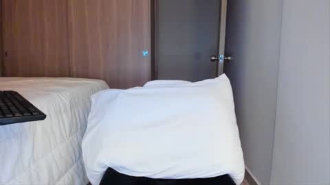 Snapshot of sirs_papi chatting on 02/24/26, 04:43 Call me papi online show from 02/24/26, 04:43