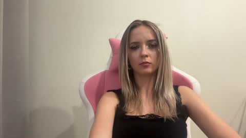 Snapshot of sisi_bunny chatting on 06/10/26, 05:45 Sisi Bunny online show from 06/10/26, 05:45
